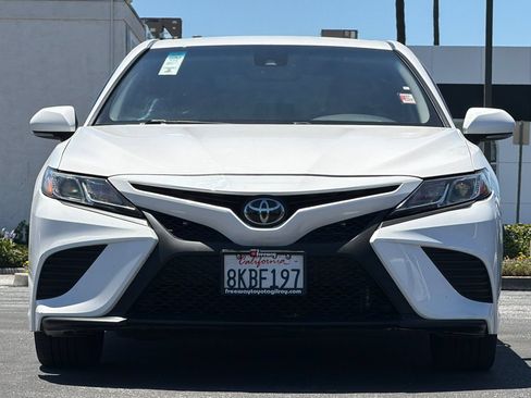 Used 2019 Toyota Camry SE w/ Convenience Package FWD image 11