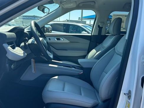 New 2026 Ford Explorer Active w/ Active Comfort Package RWD image 19