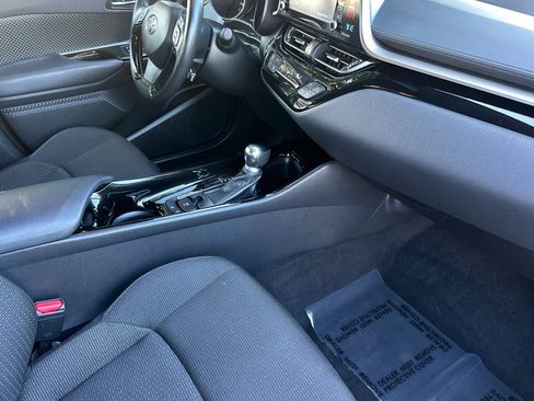 Used 2019 Toyota C-HR XLE image 19