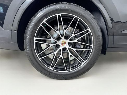 Used 2024 Porsche Cayenne Coupe AWD/4WD image 37