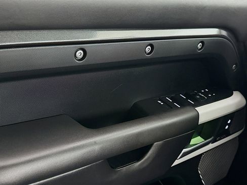 Used 2023 Land Rover Defender 130 SE image 14