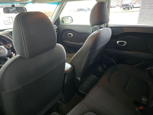 Used 2017 Kia Soul + image 19