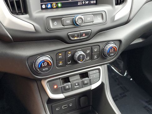 Used 2023 GMC Terrain SLE w/ Driver Convenience Package image 30