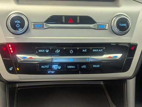 Certified 2022 Ford Explorer XLT w/ Equipment Group 202A image 25