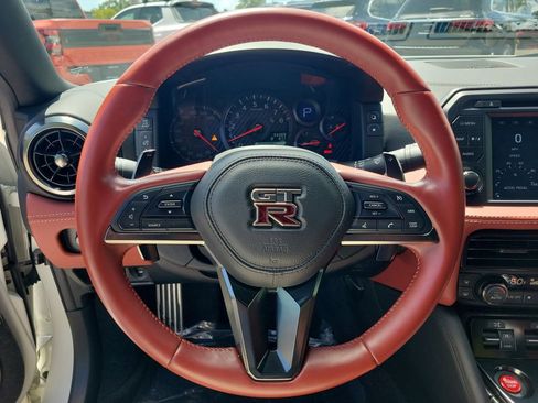 Used 2021 Nissan GT-R Premium AWD/4WD image 18