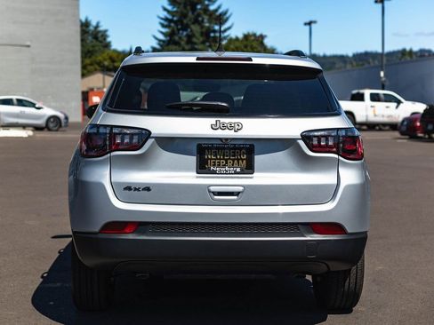 New 2025 Jeep Compass Latitude w/ Sun & Sound Group image 9