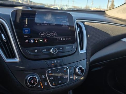 Used 2022 Chevrolet Malibu LT image 17