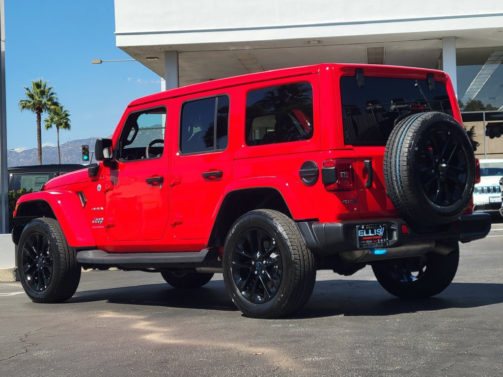 Used 2024 Jeep Wrangler Unlimited Sahara w/ Safety Group AWD/4WD image 2