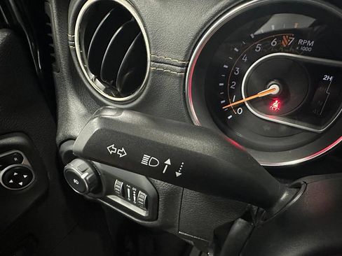 Used 2021 Jeep Wrangler Unlimited Sahara AWD/4WD image 21