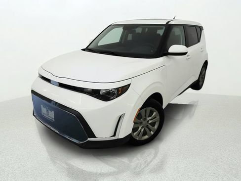 Used 2024 Kia Soul LX FWD image 3