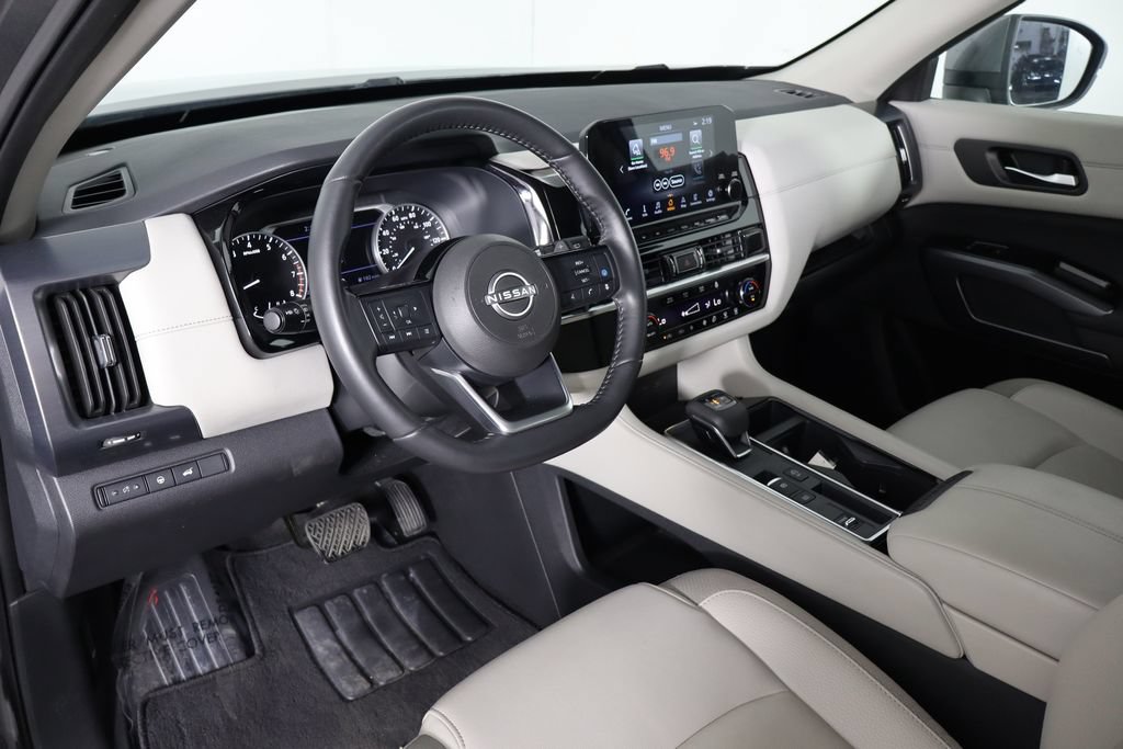 Used 2024 Nissan Pathfinder SL w/ Black Appearance Package FWD image 24