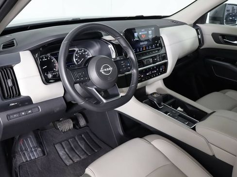 Used 2024 Nissan Pathfinder SL w/ Black Appearance Package FWD image 24