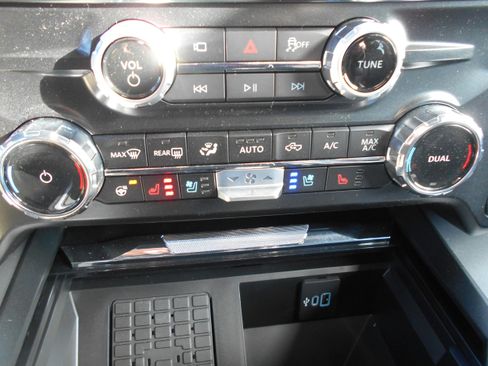 New 2025 Ford F250 Lariat w/ Lariat Ultimate Package image 43