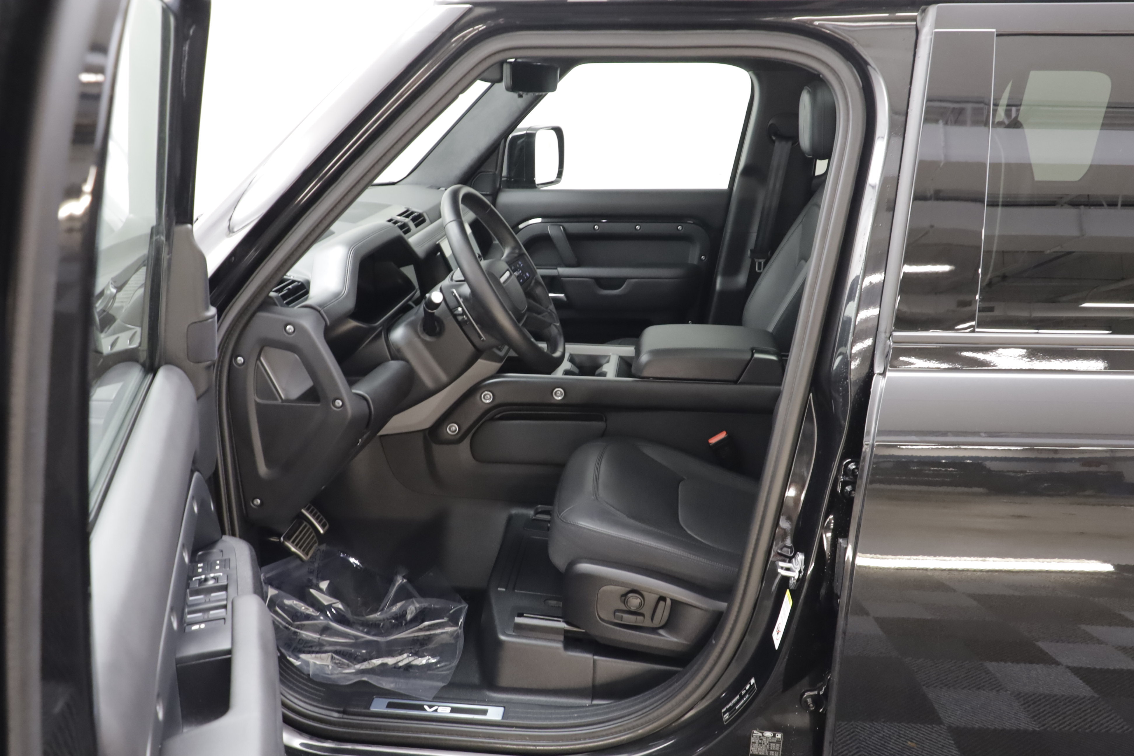Certified 2026 Land Rover Defender 110 V8 AWD/4WD image 6