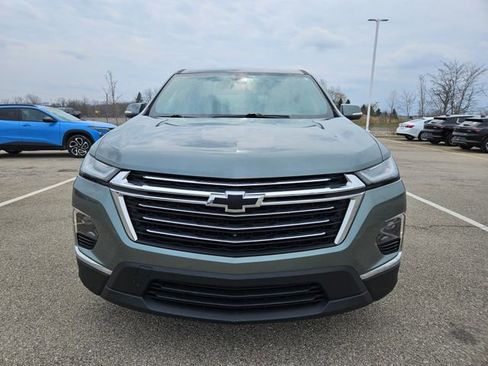 Used 2022 Chevrolet Traverse LT image 2