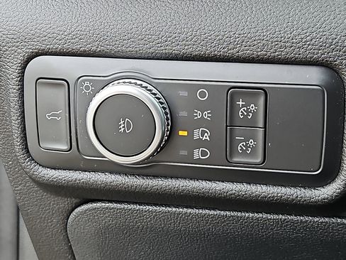 Certified 2022 Ford Explorer XLT w/ Equipment Group 202A image 24