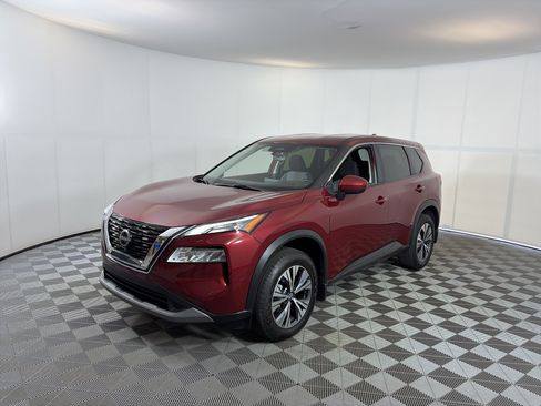 Used 2023 Nissan Rogue SV AWD/4WD image 2