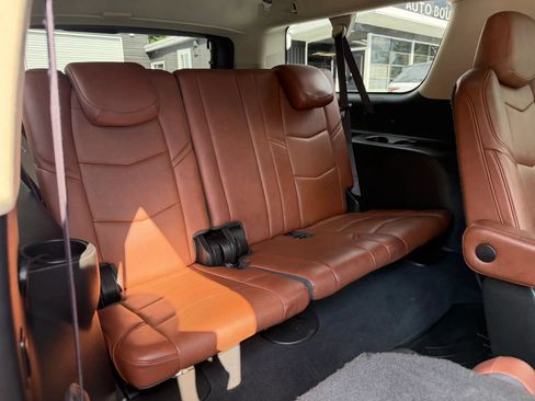 Used 2016 Cadillac Escalade ESV Luxury AWD/4WD image 17