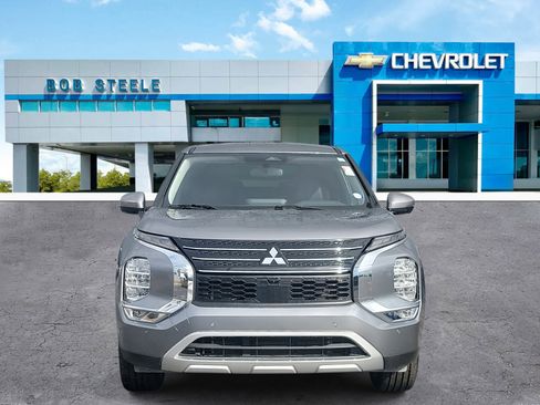 Used 2024 Mitsubishi Outlander SE image 2