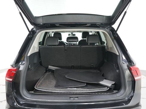 Used 2018 Volkswagen Tiguan SE AWD/4WD image 14