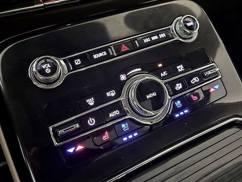 Certified 2022 Lincoln Nautilus Reserve w/ Equipment Group 201A image 17