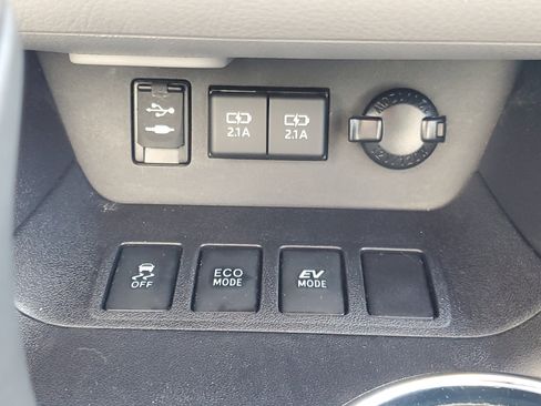 Used 2019 Toyota Highlander XLE image 37