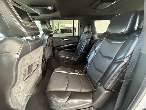 Used 2019 Cadillac Escalade ESV Platinum AWD/4WD image 10