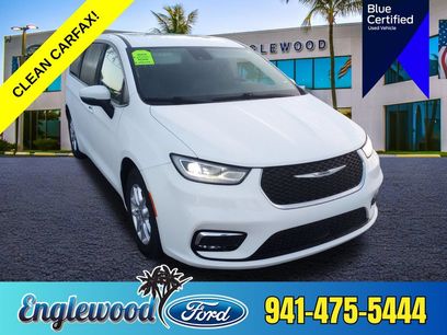Used 2023 Chrysler Pacifica Touring-L