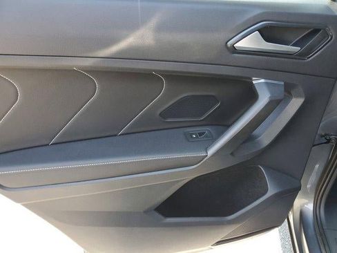 Used 2022 Volkswagen Tiguan SE AWD/4WD image 11