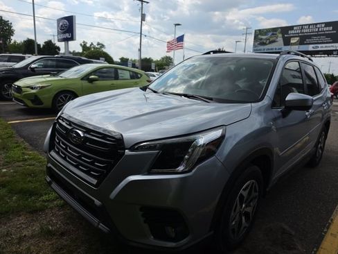 Used 2023 Subaru Forester Premium AWD/4WD image 2