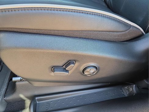 New 2026 Chrysler Pacifica Limited w/ Uconnect Theater Family Group image 14