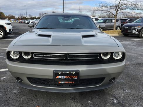Used 2018 Dodge Challenger SXT image 11
