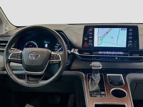 Used 2023 Toyota Sienna XLE w/ XLE Plus Package FWD image 21