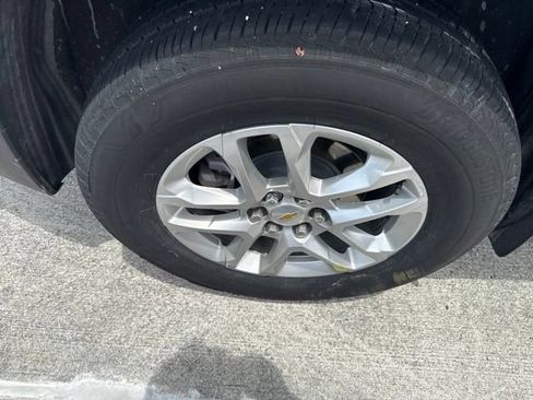 Used 2023 Chevrolet Traverse LS FWD image 24
