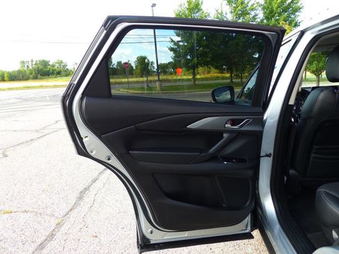 Used 2023 MAZDA CX-9 Touring image 31