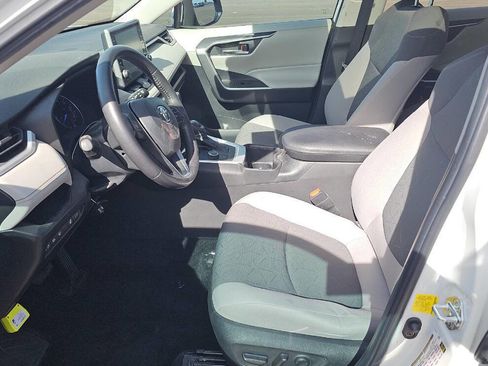 Used 2022 Toyota RAV4 XLE w/ Convenience Package image 8