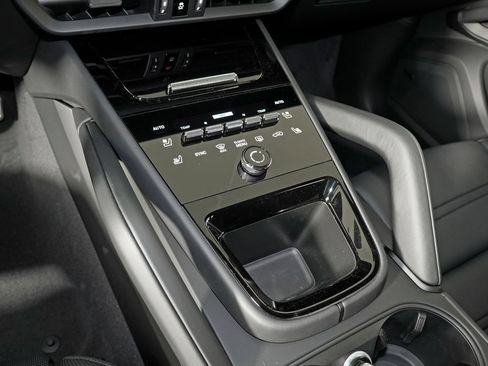 New 2026 Porsche Cayenne GTS AWD/4WD image 33