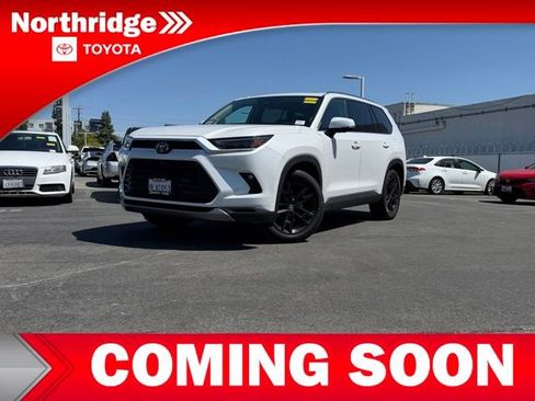 Used 2024 Toyota Grand Highlander AWD image 2