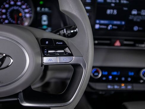 Used 2022 Hyundai Elantra SEL image 38