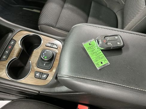 Used 2022 GMC Acadia SLE w/ Driver Convenience Package AWD/4WD image 12