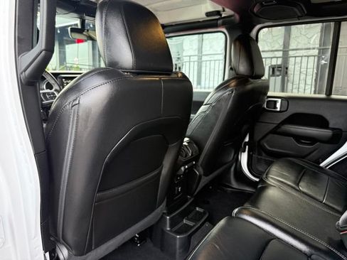 Used 2019 Jeep Wrangler Unlimited Sahara w/ Uconnect 4C Nav & Sound Group AWD/4WD image 21