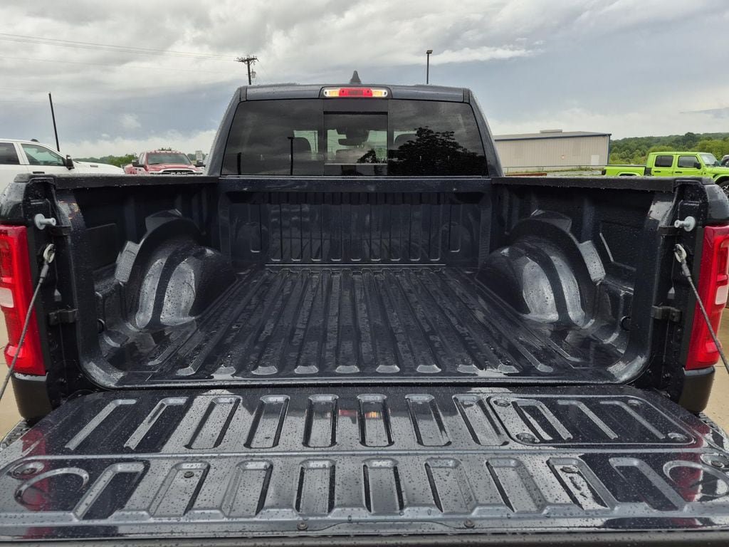 New 2026 RAM 1500 Laramie AWD/4WD image 9