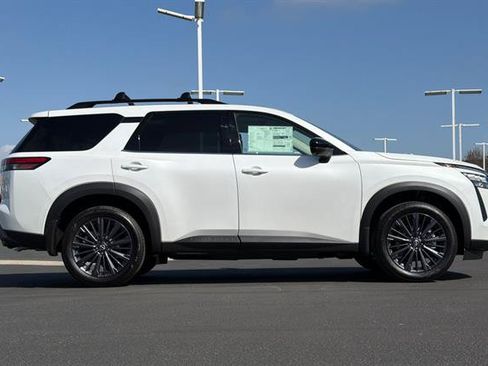 New 2026 Nissan Pathfinder SL w/ SL Premium Package AWD/4WD image 3
