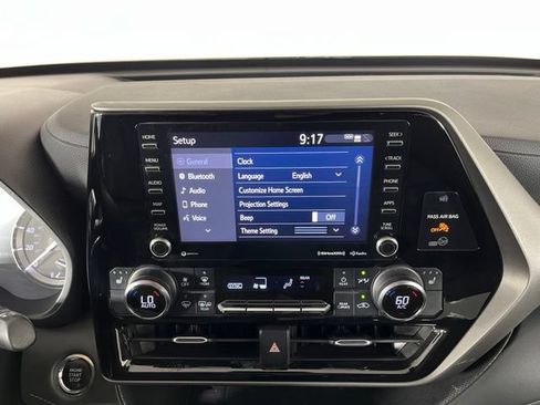Used 2022 Toyota Highlander XLE AWD/4WD image 28