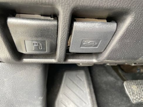 Used 2025 Toyota RAV4 XLE image 45