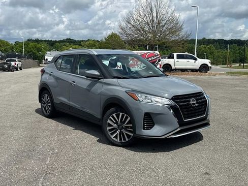 Certified 2022 Nissan Kicks SV FWD image 2