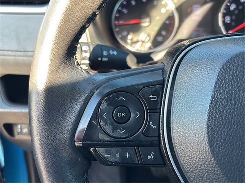 Used 2021 Toyota RAV4 XLE Premium image 19