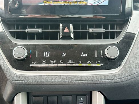 Used 2025 Toyota Corolla Cross LE w/ Moonroof Package image 16