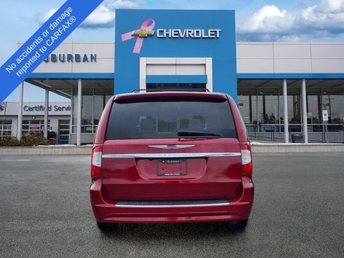 Used 2015 Chrysler Town & Country Touring-L FWD image 5