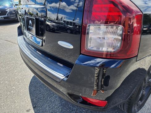 Used 2015 Jeep Compass Latitude FWD image 34